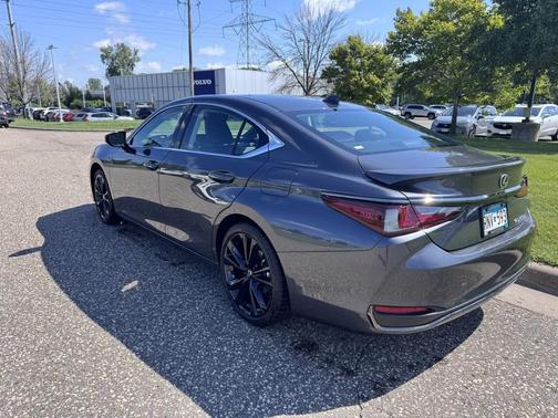 2025 Lexus ES 300h F SPORT