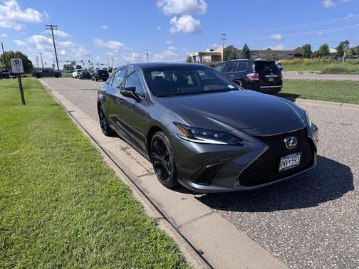2025 Lexus ES 300h F SPORT