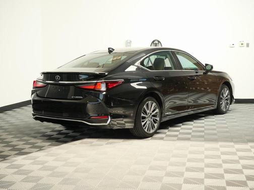 2020 Lexus ES 300h Base