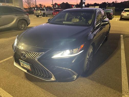 2020 Lexus ES 300h Base
