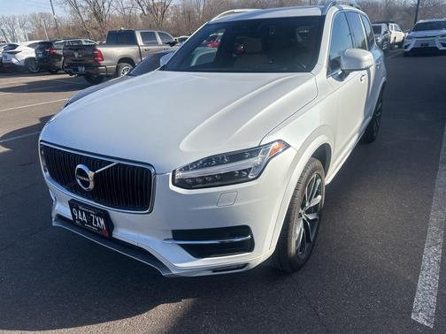 2016 Volvo XC90 T6 Momentum