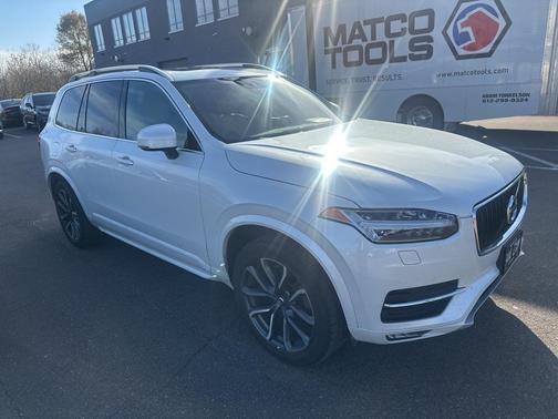 2016 Volvo XC90 T6 Momentum