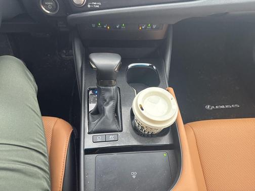 2025 Lexus ES 300h F SPORT Design