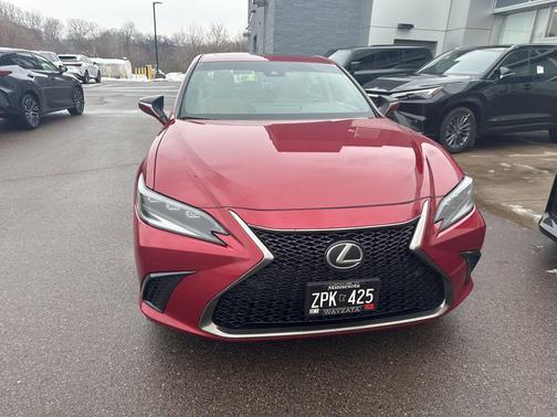 2025 Lexus ES 300h F SPORT Design