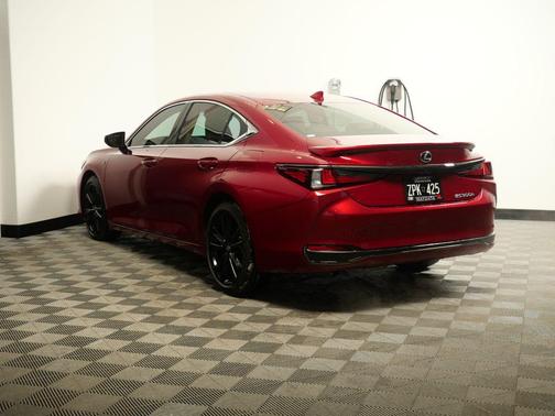 2025 Lexus ES 300h F SPORT Design