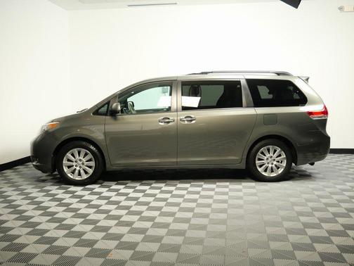 2012 Toyota Sienna XLE