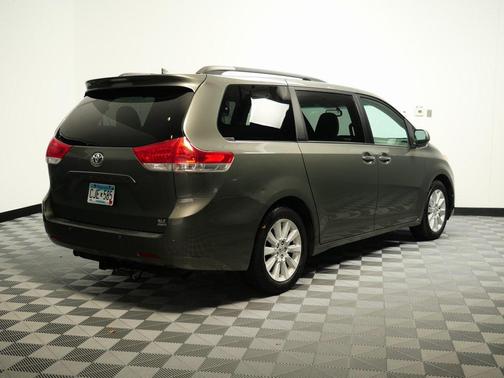 2012 Toyota Sienna XLE