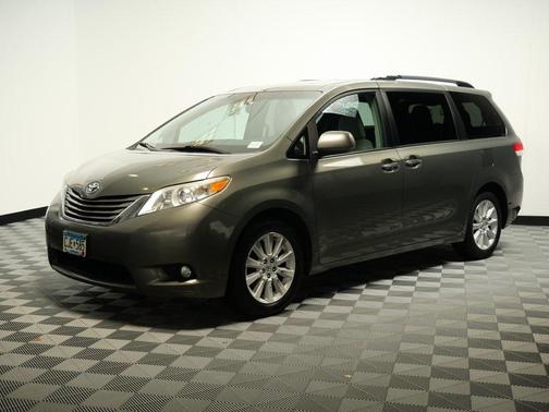 2012 Toyota Sienna XLE