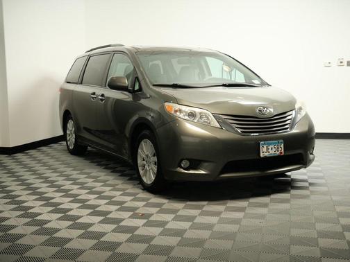 2012 Toyota Sienna XLE