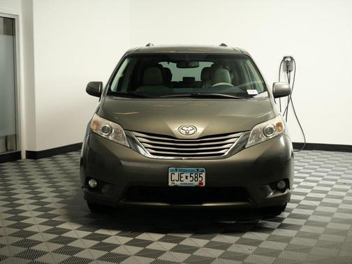 2012 Toyota Sienna XLE