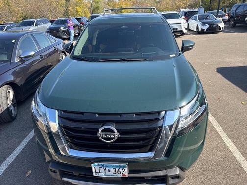 2023 Nissan Pathfinder Platinum