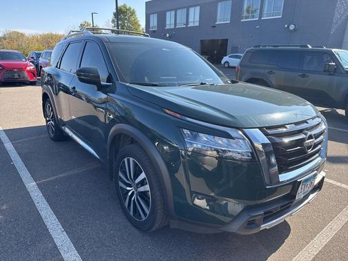 2023 Nissan Pathfinder Platinum