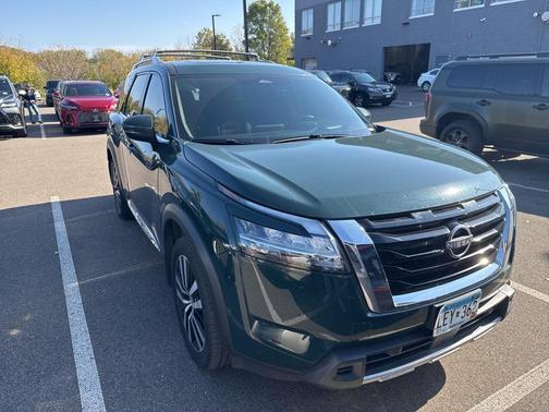 2023 Nissan Pathfinder Platinum
