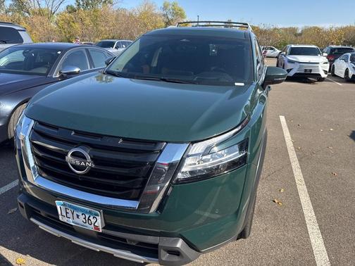 2023 Nissan Pathfinder Platinum