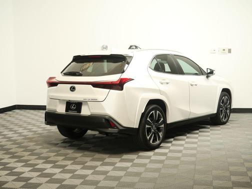 Eminent White Pearl 2025 Lexus UX 300h Premium