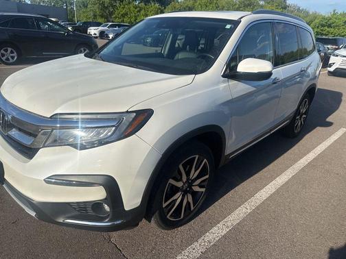 White 2019 Honda Pilot Touring 8-Passenger