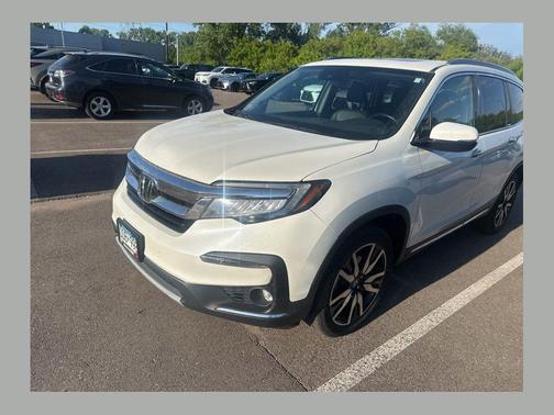 White 2019 Honda Pilot Touring 8-Passenger
