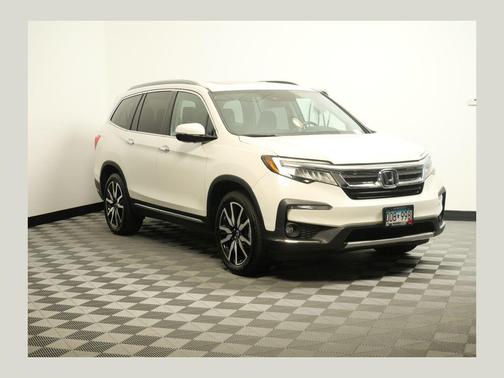 White 2019 Honda Pilot Touring 8-Passenger