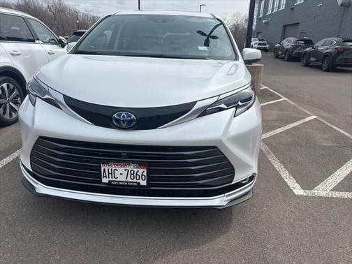 2024 Toyota Sienna Platinum 7 Passenger