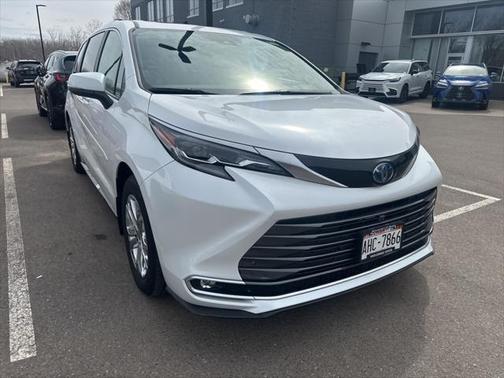 2024 Toyota Sienna Platinum 7 Passenger