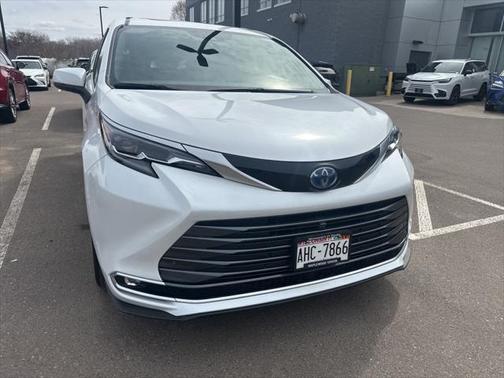 2024 Toyota Sienna Platinum 7 Passenger