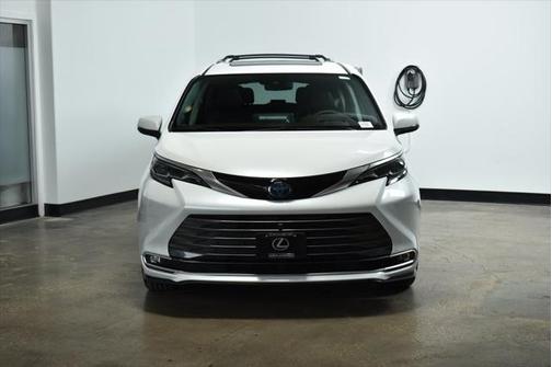 2024 Toyota Sienna Platinum 7 Passenger