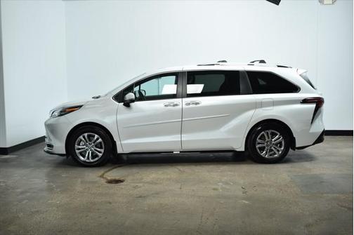 2024 Toyota Sienna Platinum 7 Passenger