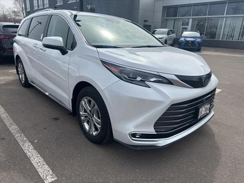 2024 Toyota Sienna Platinum 7 Passenger