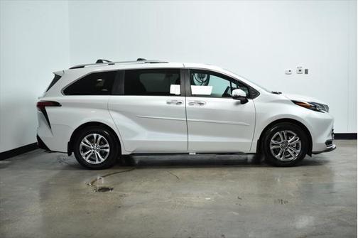 2024 Toyota Sienna Platinum 7 Passenger