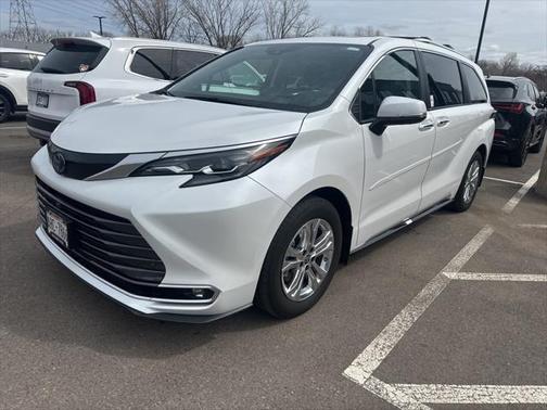 2024 Toyota Sienna Platinum 7 Passenger