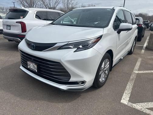 2024 Toyota Sienna Platinum 7 Passenger
