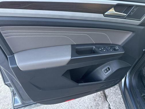 2022 Volkswagen Atlas 3.6L SE w/Technology