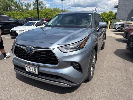 2021 Toyota Highlander Hybrid Platinum