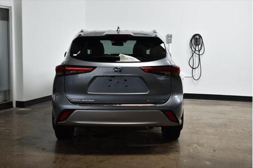 2021 Toyota Highlander Hybrid Platinum