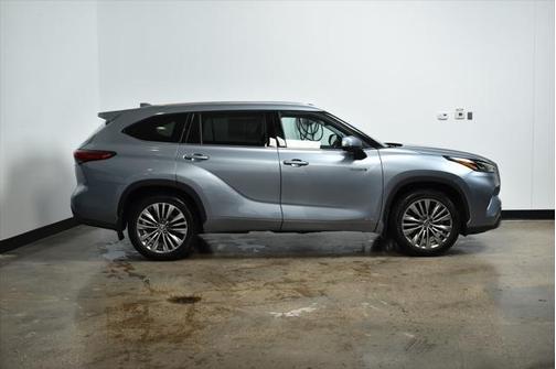 2021 Toyota Highlander Hybrid Platinum