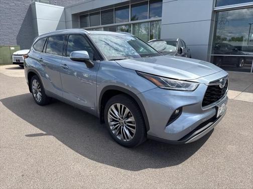 2021 Toyota Highlander Hybrid Platinum