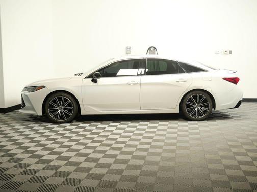 Wind Chill Pearl 2019 Toyota Avalon Touring