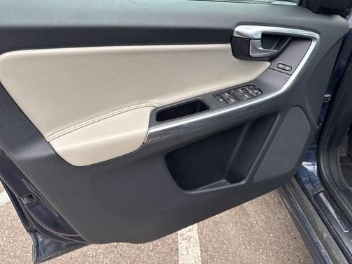 2015 Volvo XC60 T5 Platinum