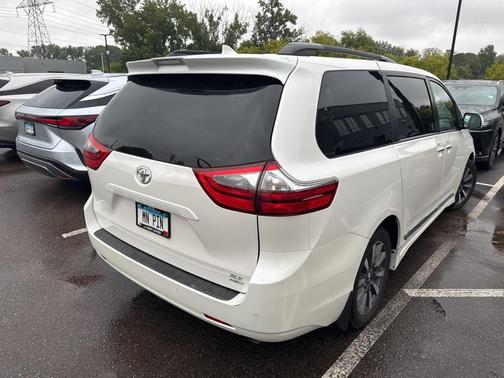 2020 Toyota Sienna XLE