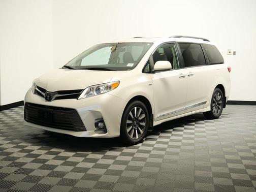 2020 Toyota Sienna XLE