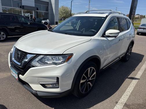 Pearl White 2018 Nissan Rogue SL