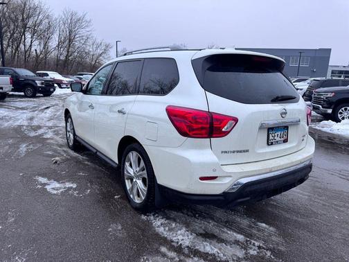 2019 Nissan Pathfinder SL