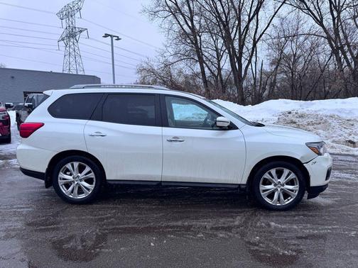 2019 Nissan Pathfinder SL