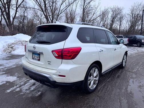 2019 Nissan Pathfinder SL
