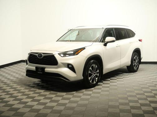 Blizzard Pearl 2021 Toyota Highlander XLE