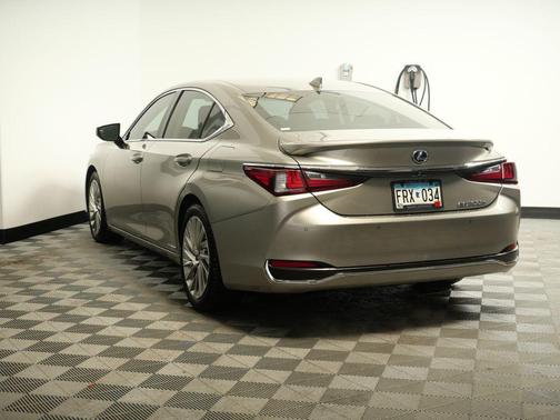 2020 Lexus ES 300h Luxury