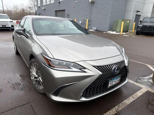 2020 Lexus ES 300h Luxury