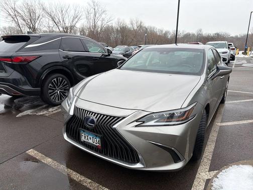 2020 Lexus ES 300h Luxury