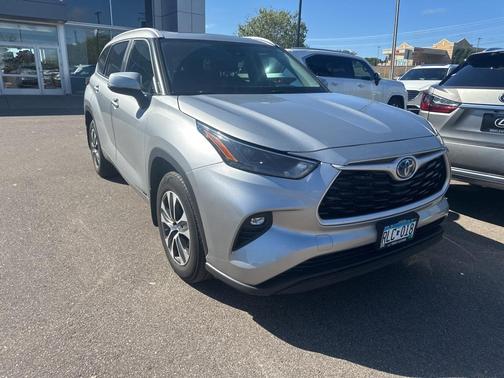 2024 Toyota Highlander Hybrid XLE