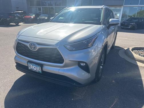 2024 Toyota Highlander Hybrid XLE